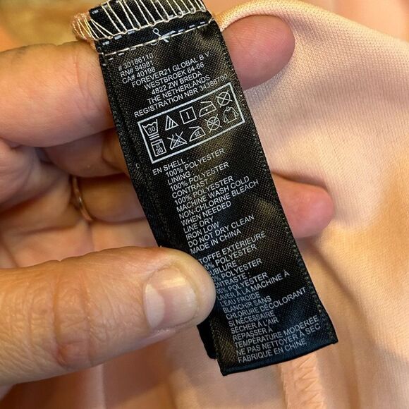 5 for $25🔥Forever 21 Dressy Pink Shorts Romper Juniors Small - Picture 5 of 7